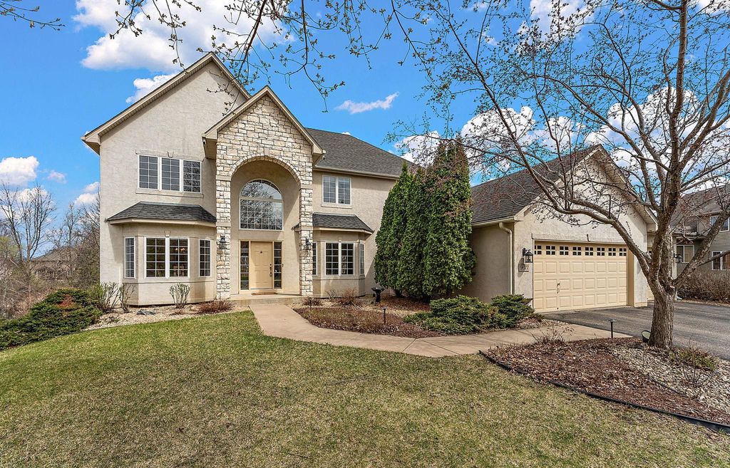 9677 Jonathan Lane, Eden Prairie, MN 55347