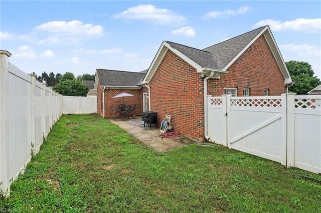 115 Stillmere Court, Winston-salem, NC 27101