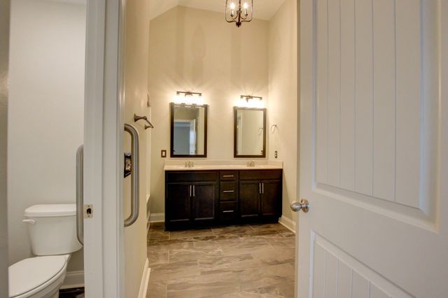 1329 Sussex Dr, Clarksville, TN 37042