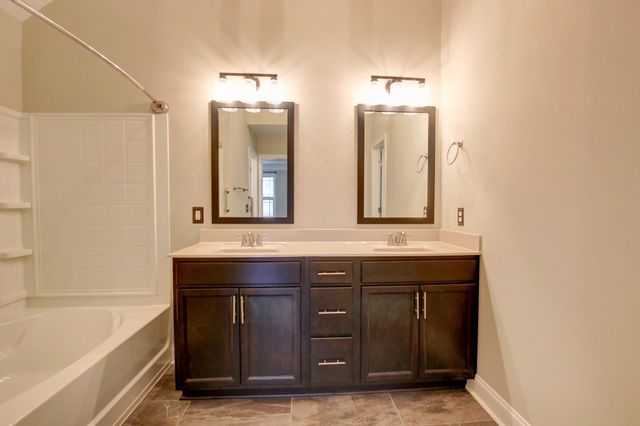 1329 Sussex Dr, Clarksville, TN 37042