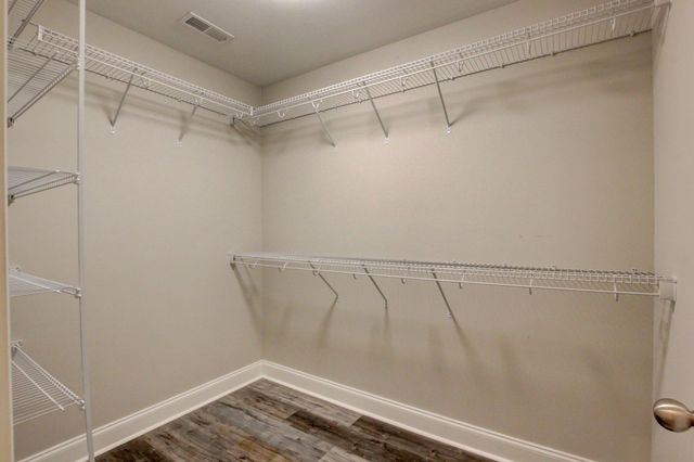 1329 Sussex Dr, Clarksville, TN 37042