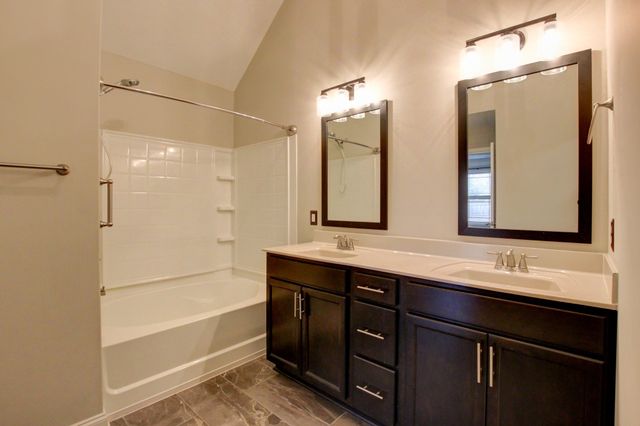 1329 Sussex Dr, Clarksville, TN 37042