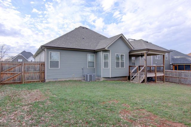 1329 Sussex Dr, Clarksville, TN 37042