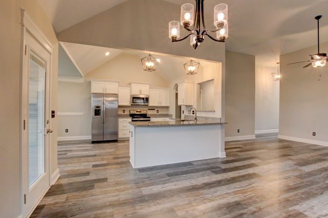 1329 Sussex Dr, Clarksville, TN 37042