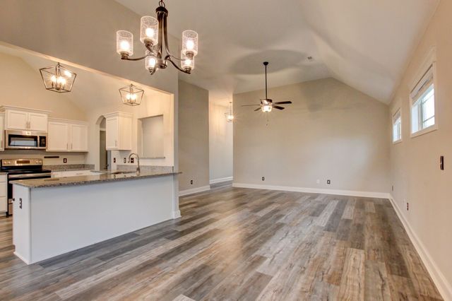 1329 Sussex Dr, Clarksville, TN 37042