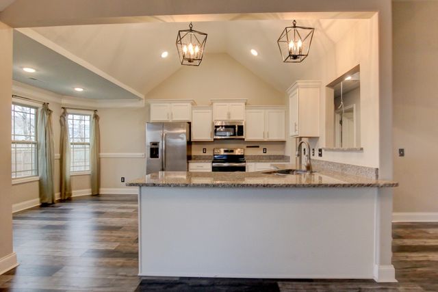 1329 Sussex Dr, Clarksville, TN 37042