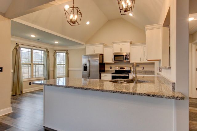 1329 Sussex Dr, Clarksville, TN 37042