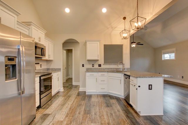 1329 Sussex Dr, Clarksville, TN 37042