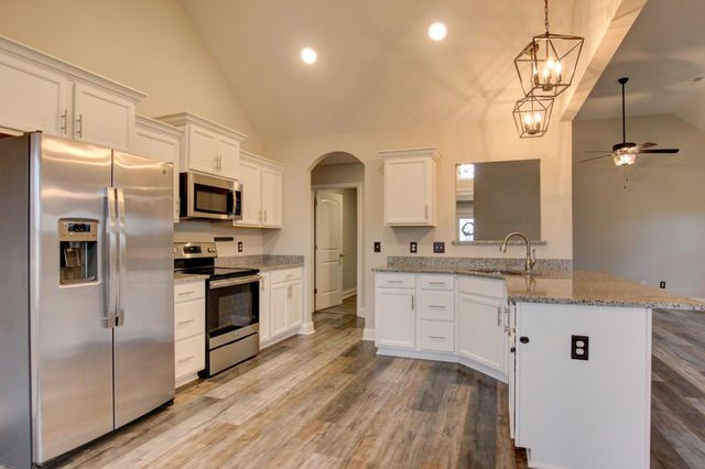 1329 Sussex Dr, Clarksville, TN 37042