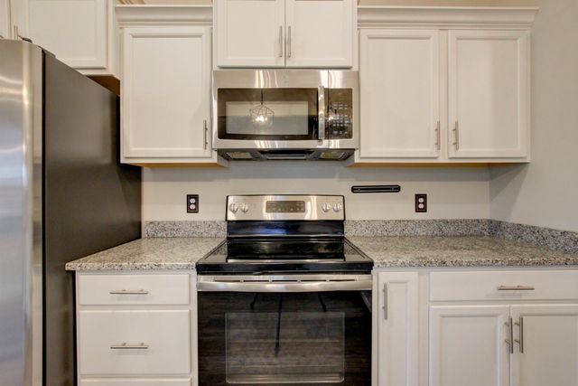 1329 Sussex Dr, Clarksville, TN 37042