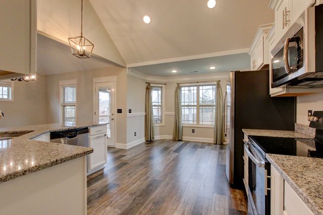 1329 Sussex Dr, Clarksville, TN 37042