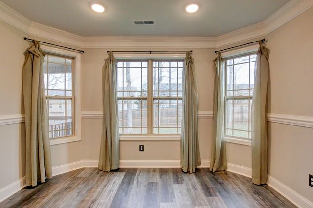 1329 Sussex Dr, Clarksville, TN 37042