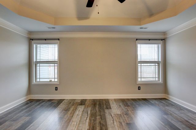 1329 Sussex Dr, Clarksville, TN 37042