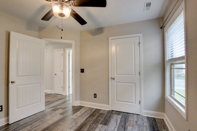 1329 Sussex Dr, Clarksville, TN 37042