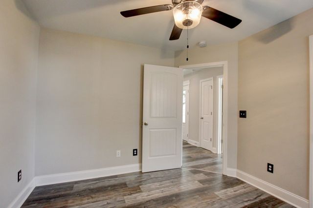 1329 Sussex Dr, Clarksville, TN 37042