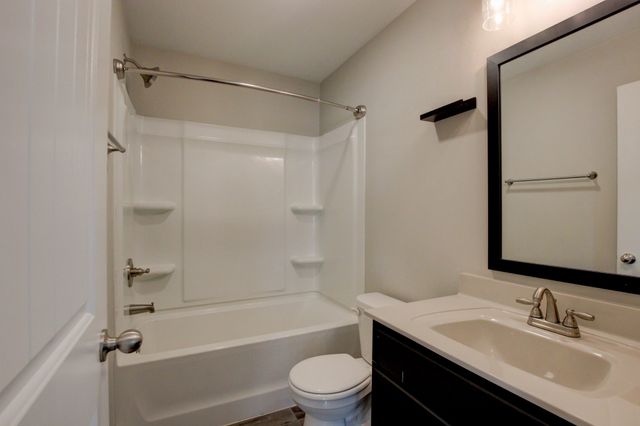 1329 Sussex Dr, Clarksville, TN 37042