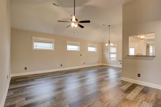 1329 Sussex Dr, Clarksville, TN 37042