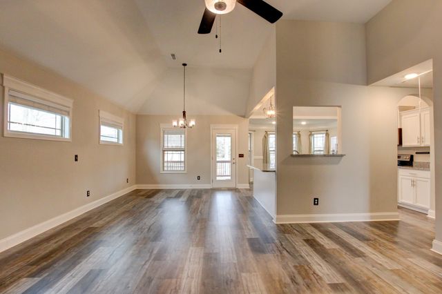 1329 Sussex Dr, Clarksville, TN 37042