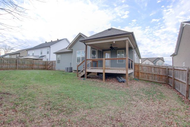 1329 Sussex Dr, Clarksville, TN 37042