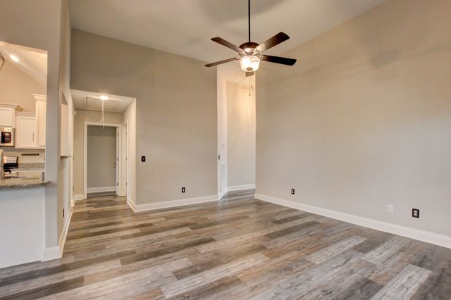 1329 Sussex Dr, Clarksville, TN 37042