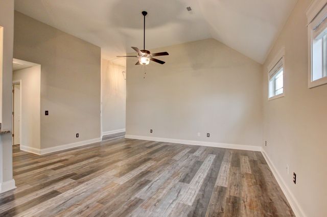 1329 Sussex Dr, Clarksville, TN 37042