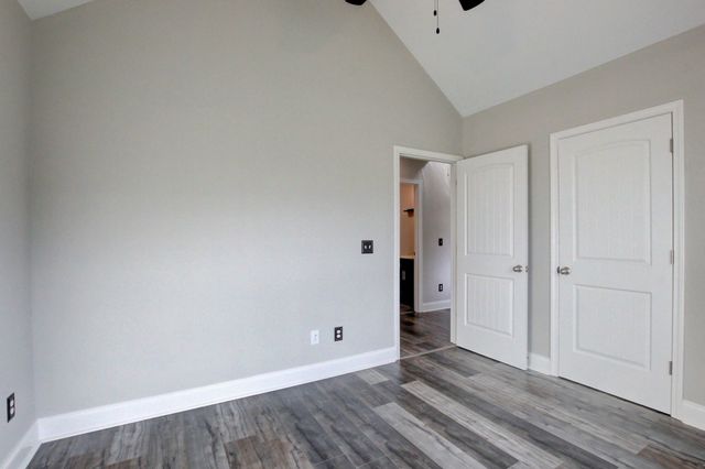 1329 Sussex Dr, Clarksville, TN 37042