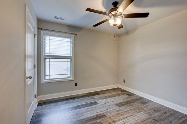 1329 Sussex Dr, Clarksville, TN 37042