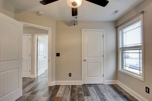 1329 Sussex Dr, Clarksville, TN 37042