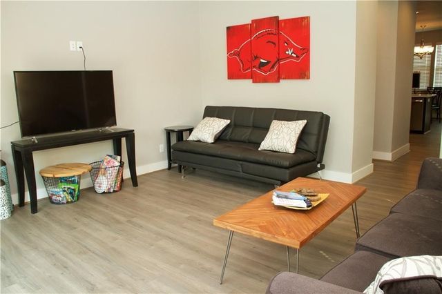 1575 S Brooks Avenue, Fayetteville, AR 72701