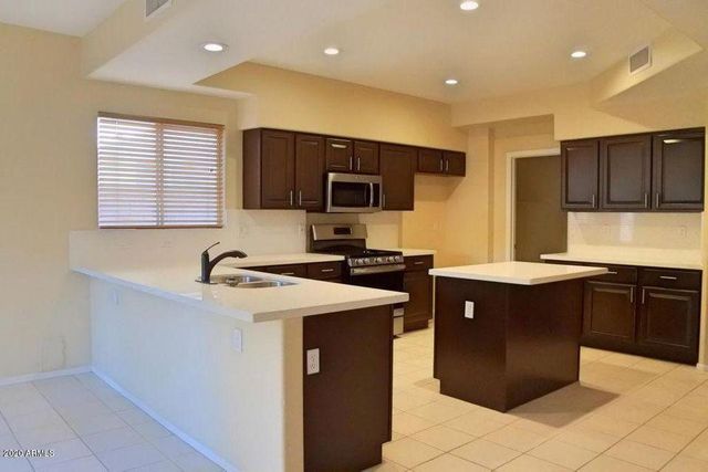 300 N BULLMOOSE Drive, Chandler, AZ 85224