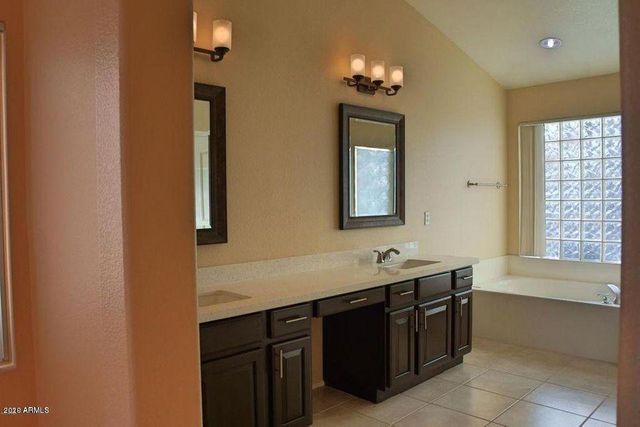 300 N BULLMOOSE Drive, Chandler, AZ 85224