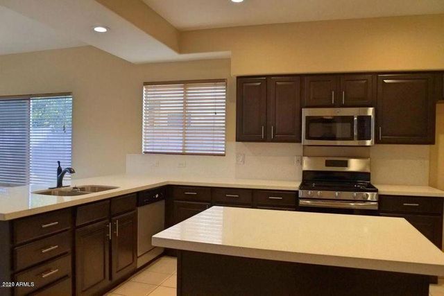 300 N BULLMOOSE Drive, Chandler, AZ 85224