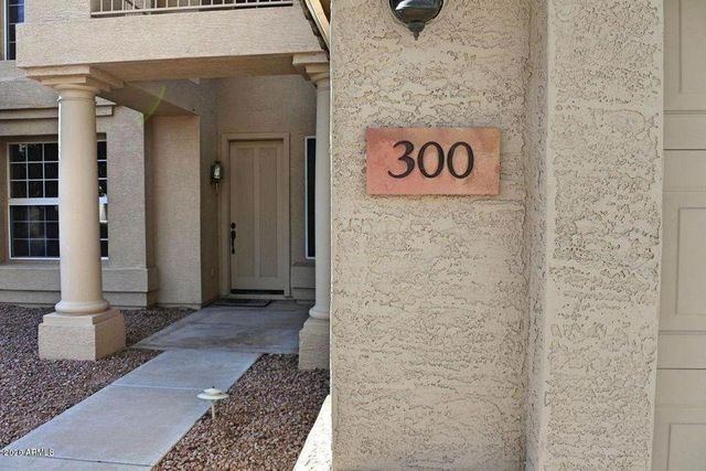 300 N BULLMOOSE Drive, Chandler, AZ 85224