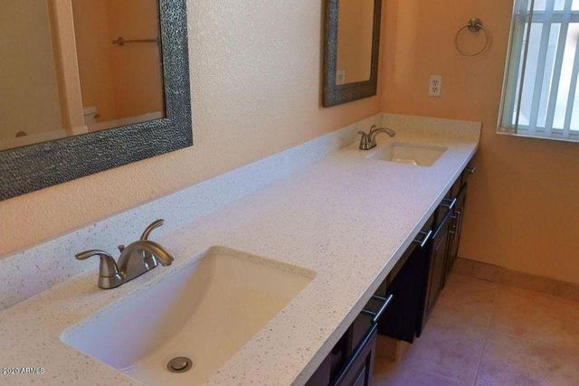 300 N BULLMOOSE Drive, Chandler, AZ 85224