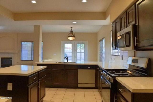 300 N BULLMOOSE Drive, Chandler, AZ 85224