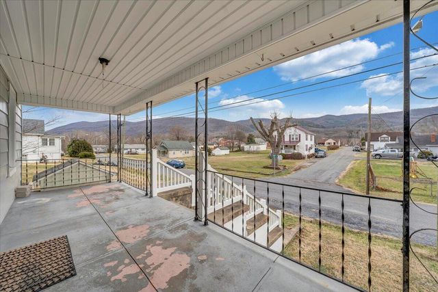 E 234 E Parrish ST, Covington, VA 24426