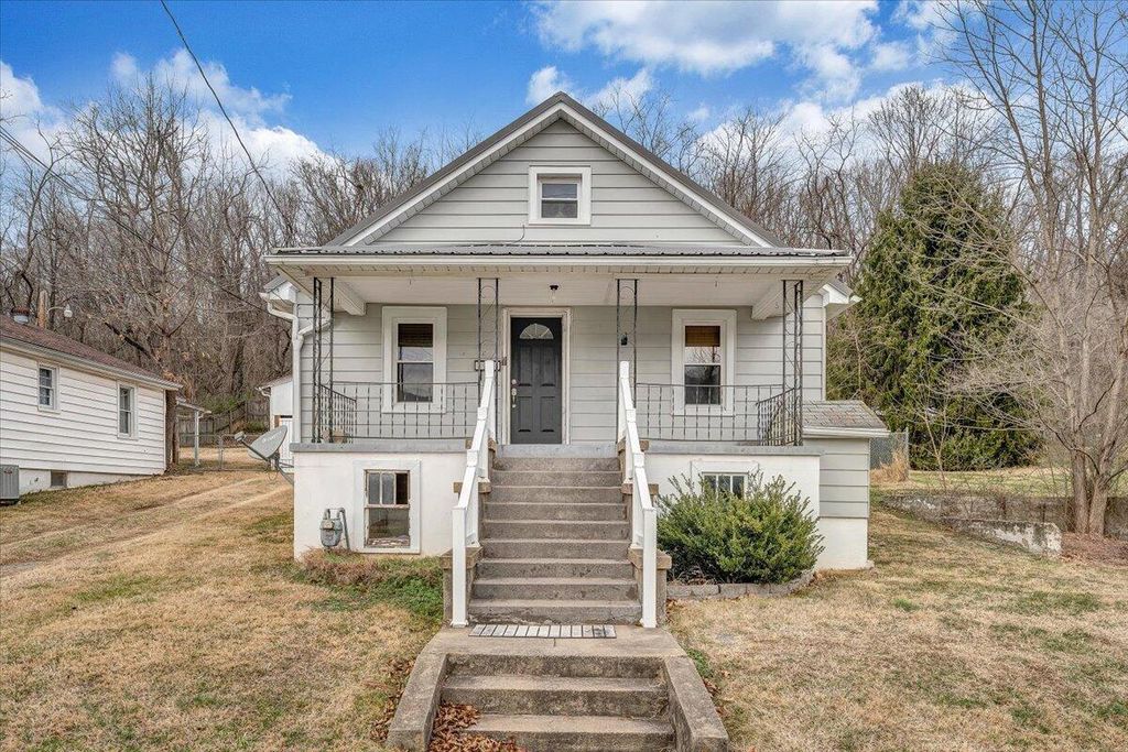 E 234 E Parrish ST, Covington, VA 24426