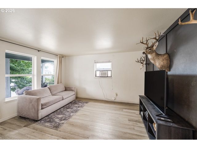 3214 CORALY Ave, Eugene, OR 97402