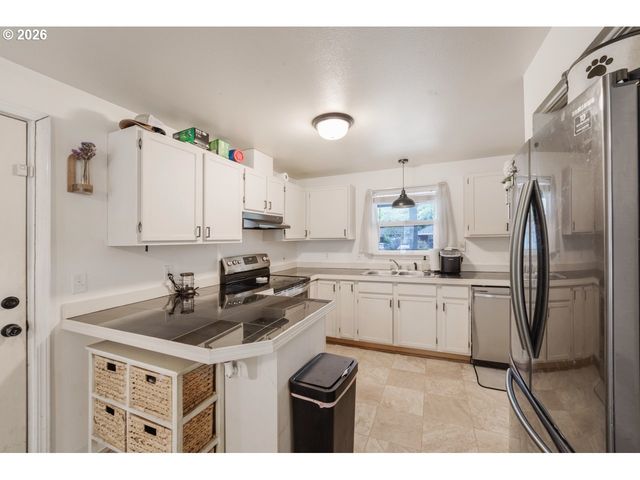 3214 CORALY Ave, Eugene, OR 97402