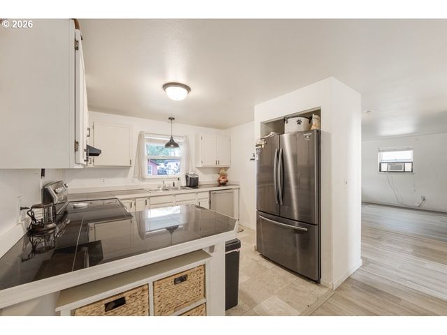 3214 CORALY Ave, Eugene, OR 97402