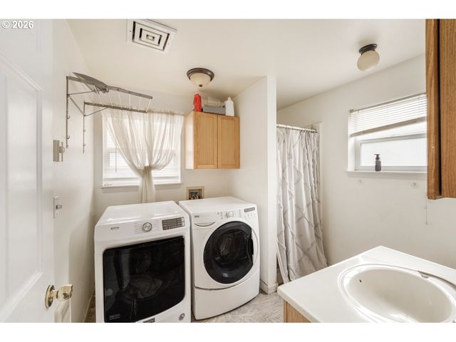 3214 CORALY Ave, Eugene, OR 97402