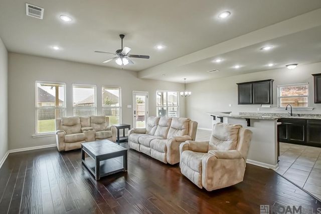 42453 Harborstone Ave, Prairieville, LA 70769