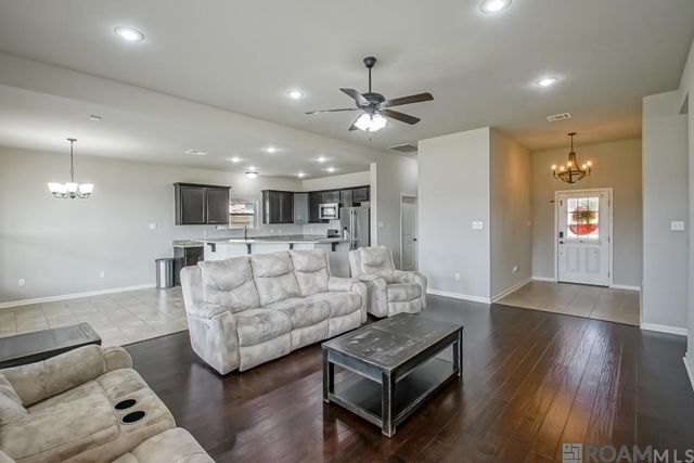 42453 Harborstone Ave, Prairieville, LA 70769