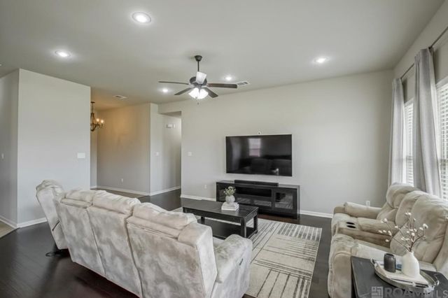 42453 Harborstone Ave, Prairieville, LA 70769