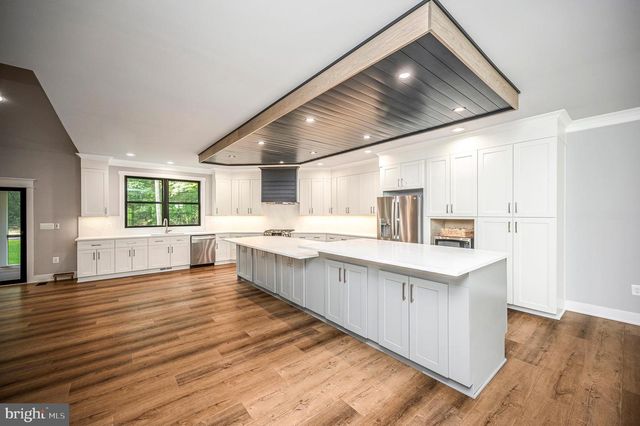 3200 LAKEVIEW PKWY, Locust Grove, VA 22508