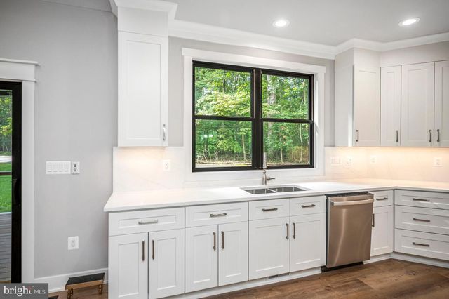 3200 LAKEVIEW PKWY, Locust Grove, VA 22508