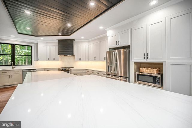 3200 LAKEVIEW PKWY, Locust Grove, VA 22508