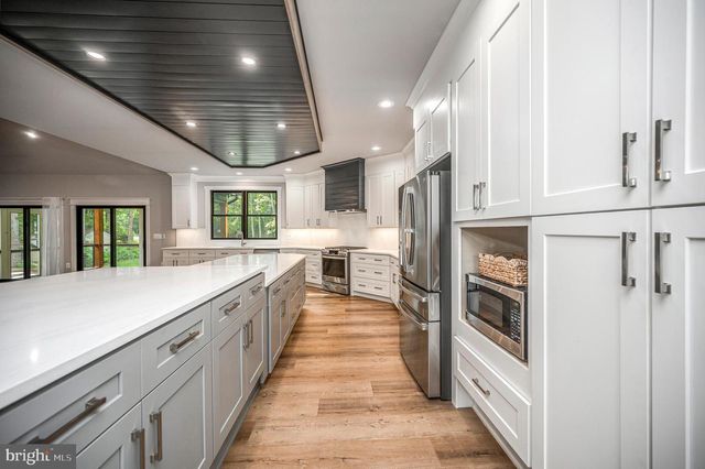 3200 LAKEVIEW PKWY, Locust Grove, VA 22508
