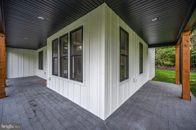 3200 LAKEVIEW PKWY, Locust Grove, VA 22508