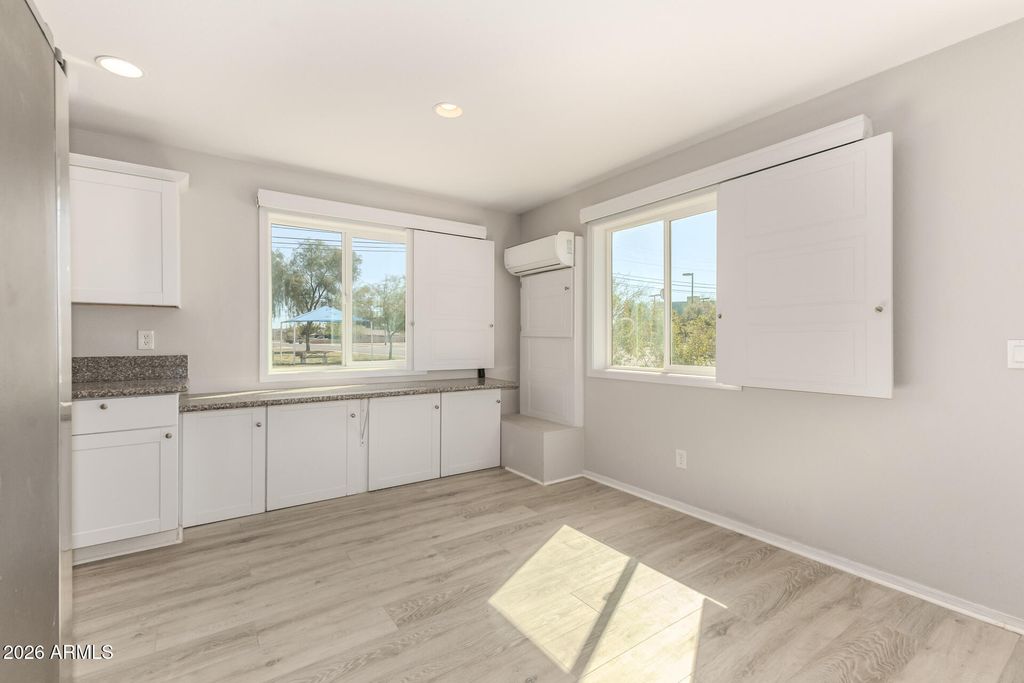 Image 4 of property listing at 232 W LINCOLN Avenue, Coolidge, AZ 85128